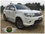 ปี 2009 tt fortuner 30trd สีขาว 4wd at  ดาวน์ 510 เปอร์เซ็น