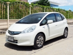 HONDA JAZZ 1.3 HYBRID ปลายปี 2012 เกียร์AUTO สีขาวมุก นิยม สภาพนางฟ้า